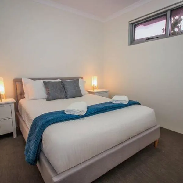 The Happy Delightful Place - Entire 2 Room Apartment, hotel en Kwinana