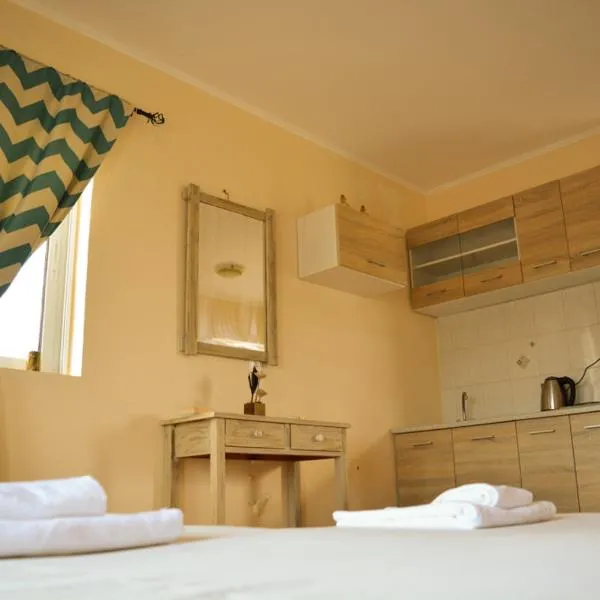Tommy's Rooms, hotel v destinaci Haraki