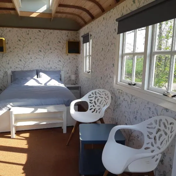 B&B Pipowagen "de Luxe" op Wellness Camping en B&B, hotel v destinaci Meddoo