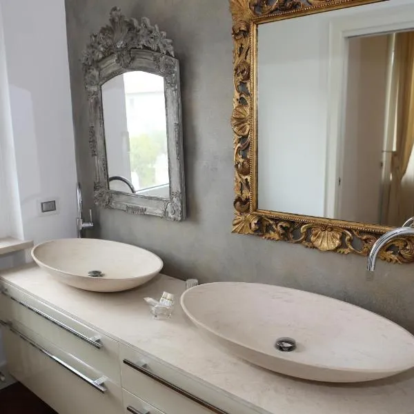 Champagne Rooms, hotel v Sirmione