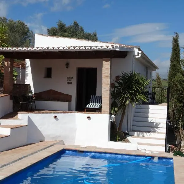 B&B Cortijo Loma León, hotel v destinaci Cútar