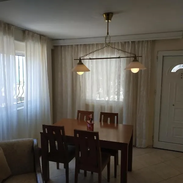 Near Airport And metropolitan Artemis George Cozy Home, hotel v destinácii Artemida