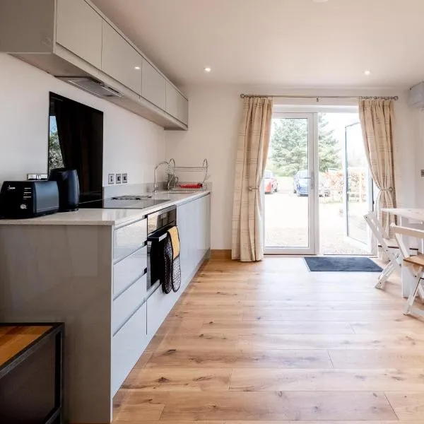 Maple - Three Tuns Apartments - Pettistree, Wickham Market - by Aldeburgh Coastal Cottages, hotel in Pettistree