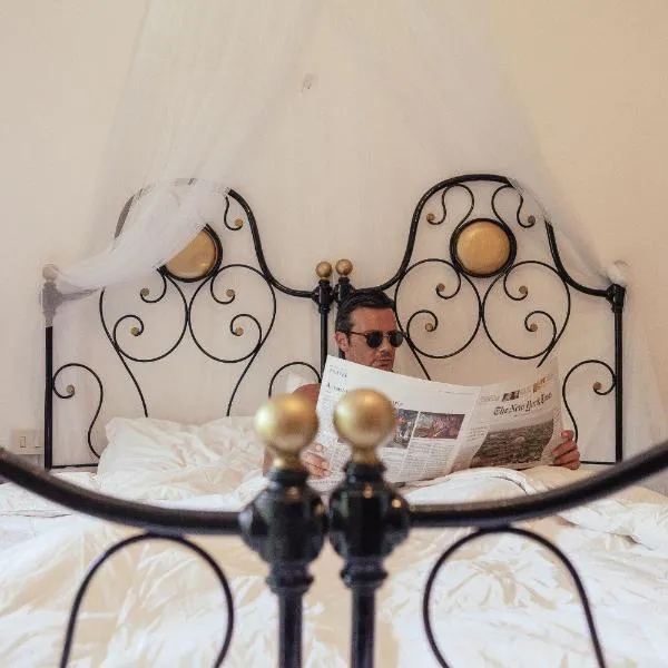 Antico Borgo Sanda Lago Maggiore – hotel w mieście Casalzuigno