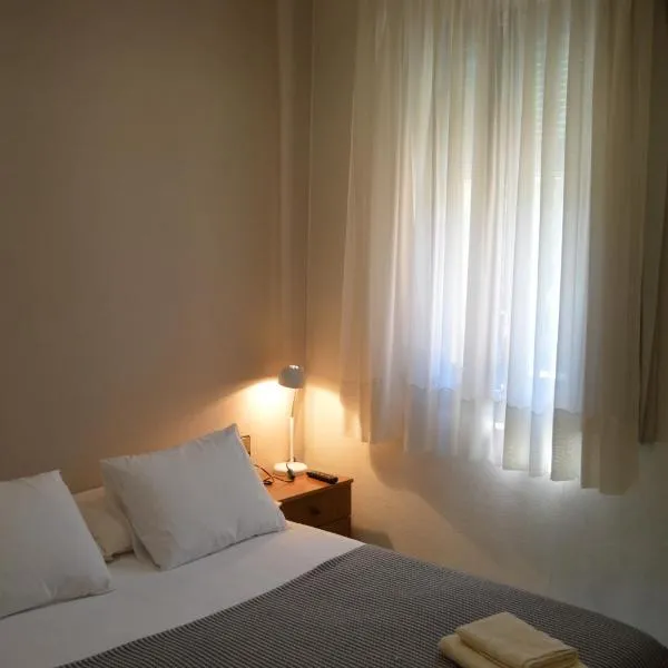 Fonda Ca La Paula, hotel v destinaci Castellfollit de la Roca