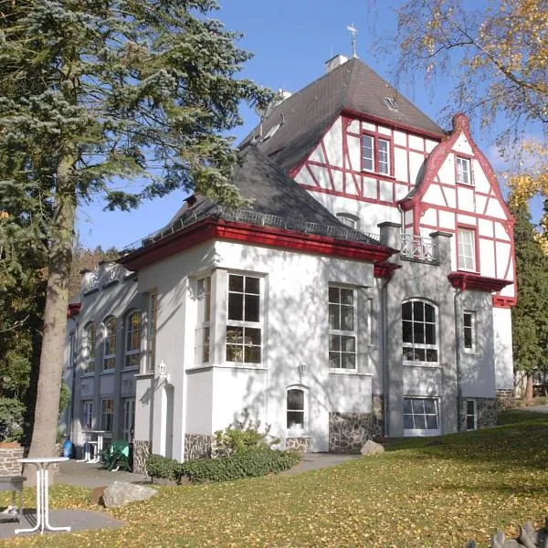 Waldhotel Forsthaus Remstecken, hotell i Osterspai