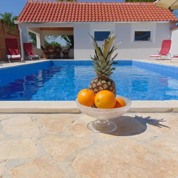 Holiday Home Donji Lepuri, hotel in Lisičići