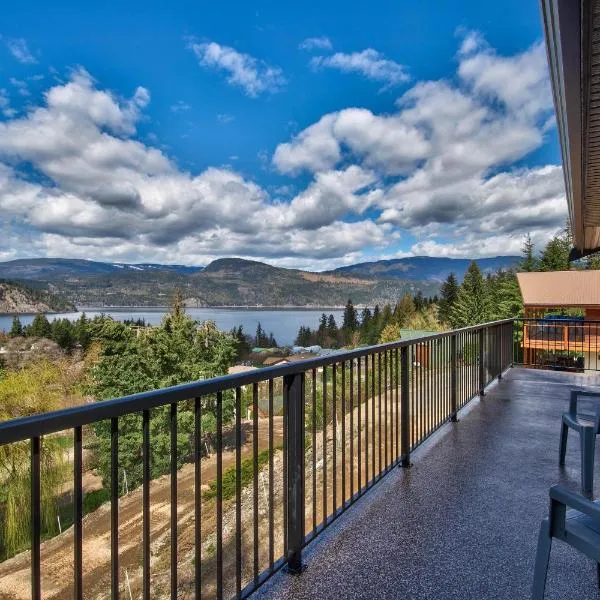 Semi-Lakefront Luxury Retreat In Blind Bay, Bc Cottage, hotel u gradu Scotch Creek