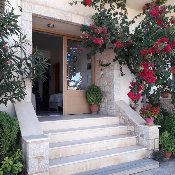 Kritikos Rooms, khách sạn ở Monemvasia
