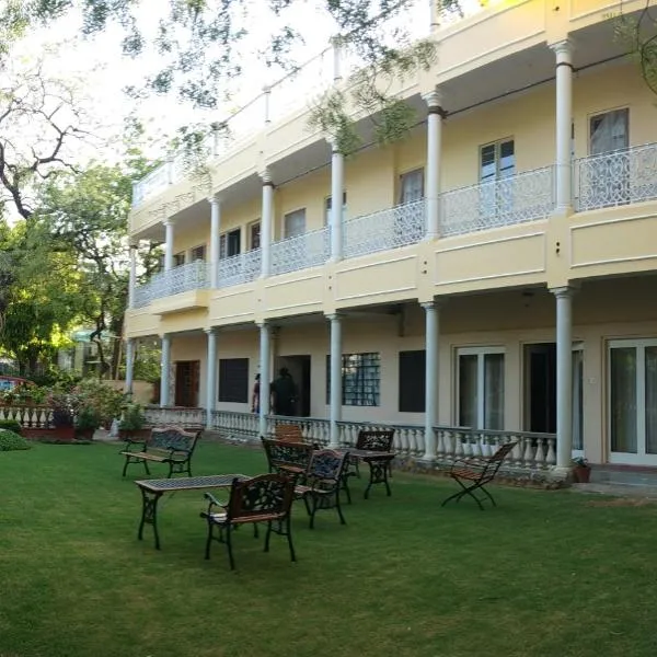 Hotel Jai Niwas, ξενοδοχείο στη Τζαϊπούρ