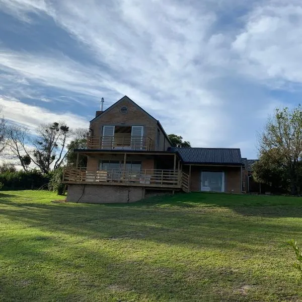 Trinity Farm Ocean view Cottage, hotel in Plettenberg Bay