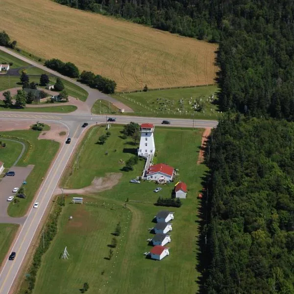 Baywatch Lighthouse Cottages & Motel, hotel in North Milton