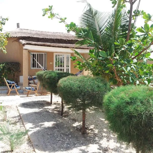 Maison de Vacances à Foundiougne, Sénégal, hotel in Simal