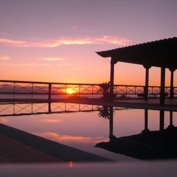 CERCADO DEL MEDIO, CHALET con PISCINA PRIVADA, hotel in Adeje