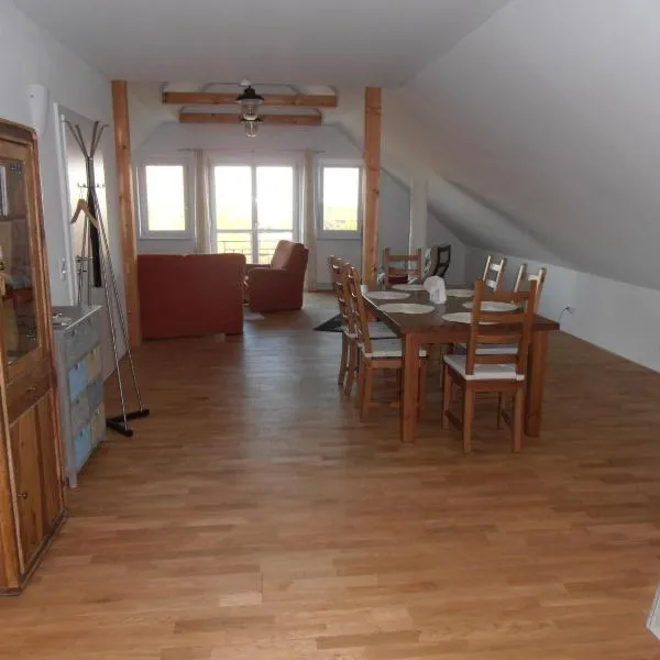 Ferienwohnung am Kirchberg, готель у місті Йойс