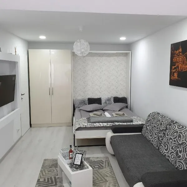 The Place, hotel in Deva