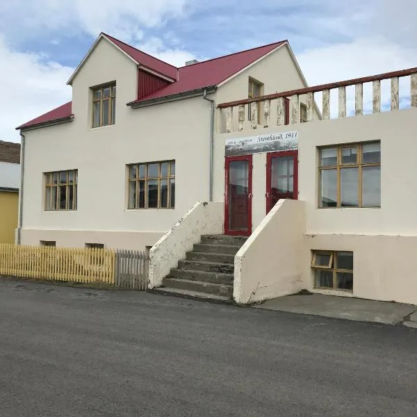 Steinhúsið, hotel in Hólmavík