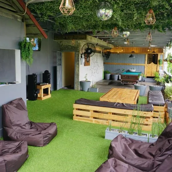 Kokos Hostel Padang City, hotel v destinaci Padang