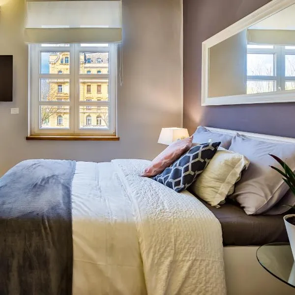 Parkside studio Apartments with FREE parking, hotel in Pula