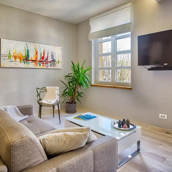 Parkside Amphitheatre Apartments with free parking, hotel i Pula