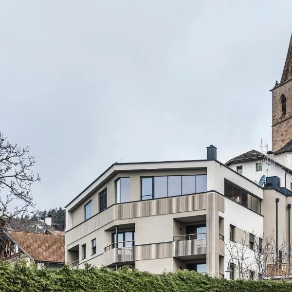 Luis & die Buabm - Gasthof Jenesien, hotel in San Genesio Atesino