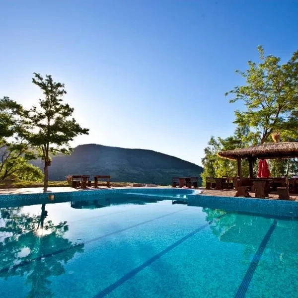 Mountain View Hotel Complex, hotel v destinaci Yabulkovets