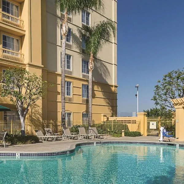 La Quinta Inn & Suites by Wyndham Ontario Airport: Ontario şehrinde bir otel