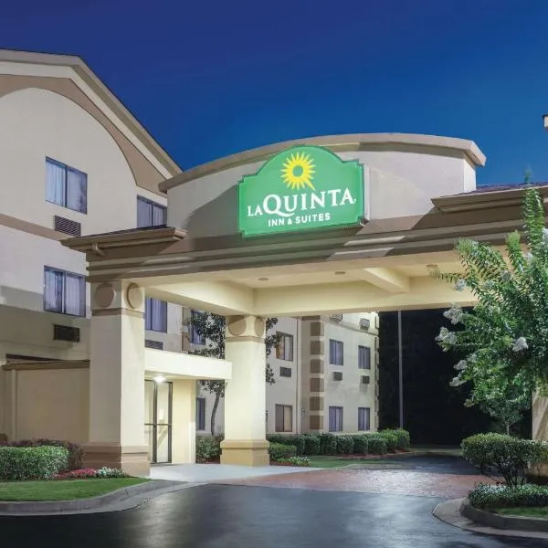 La Quinta Inn & Suites by Wyndham Jackson Airport - Pearl, hotel di Pearl