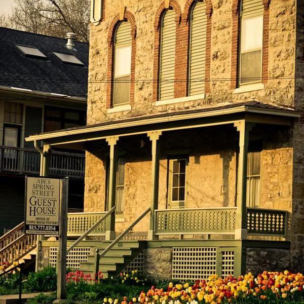 Abe's Spring Street Guest House, hotel v mestu Galena