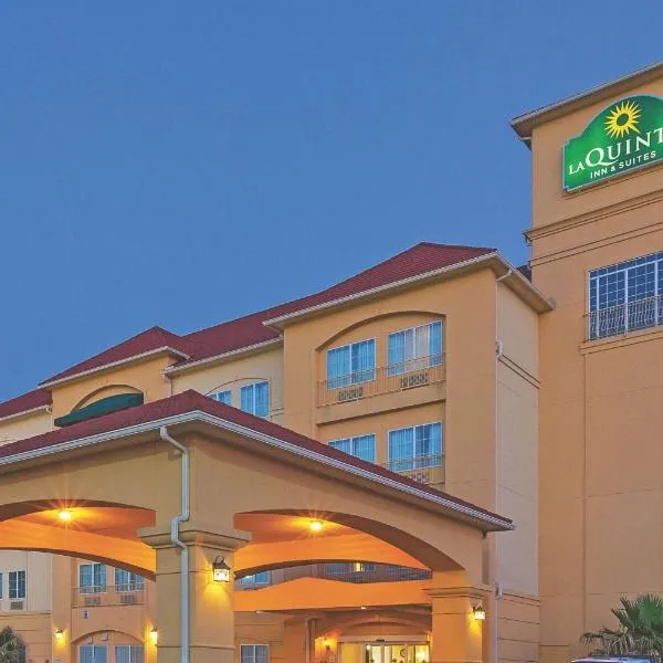 La Quinta by Wyndham Columbus TX, hotel v destinaci Columbus