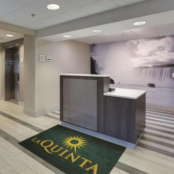 La Quinta by Wyndham Batavia, hotel ad Attica