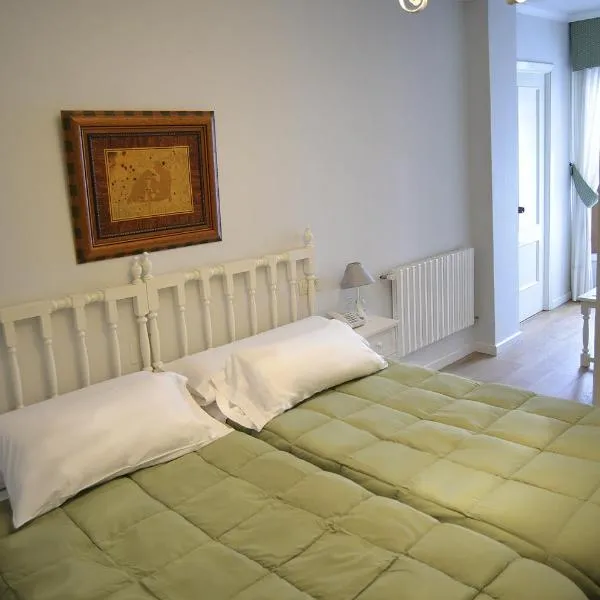 Hotel Tres Carabelas, hotel v destinaci Baiona