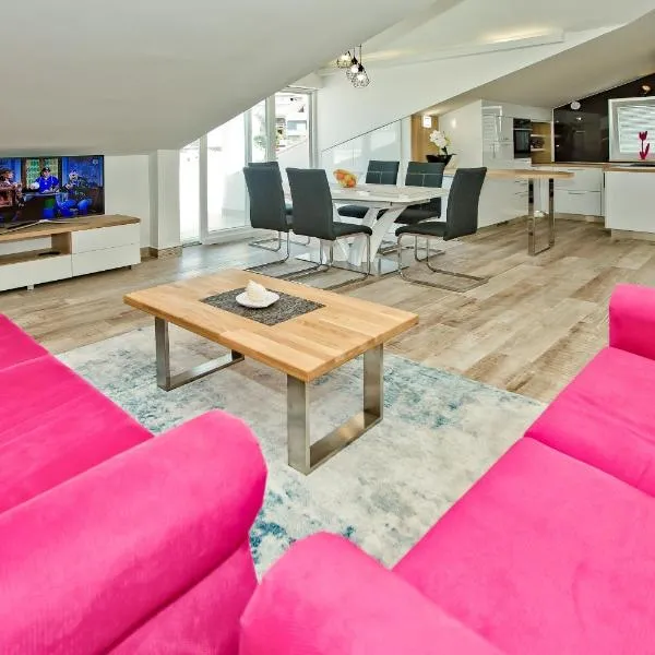 Apartments Bubalo, מלון בחוואר