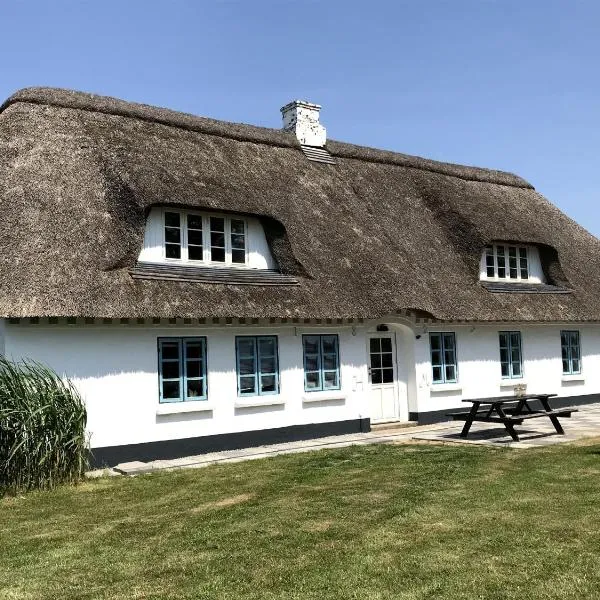 Genner Bygade 18 Feriehus, hotel en Diernæs