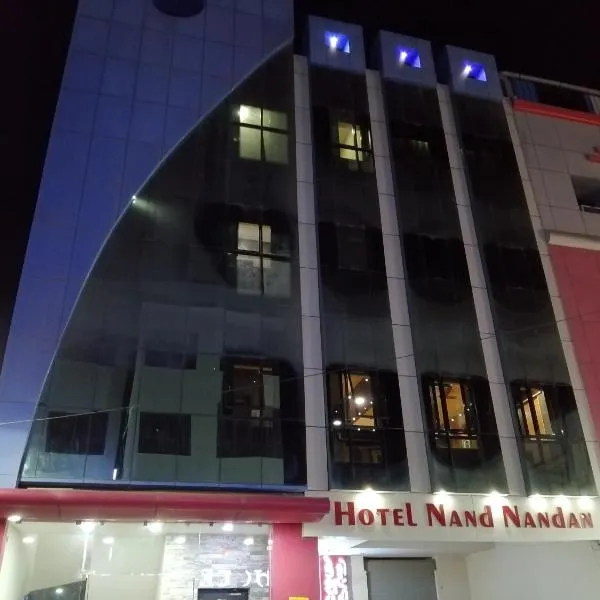 Hotel Nandnandan, hotel em Warwāla