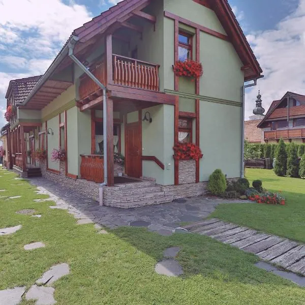 Holiday Resort Švárny، فندق في روجومبيروك