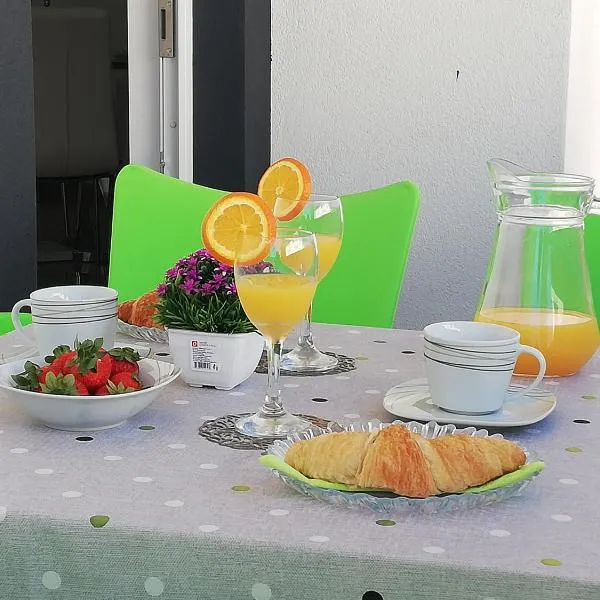 Apartments MTV - private parking, Fast Wi-Fi & Steps to the Beach, hotel in Zadar