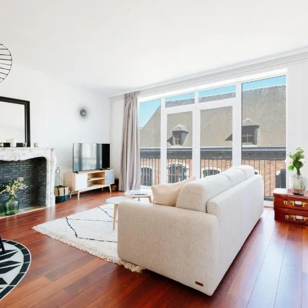 Luxury Apart' MONS City Center with Terrace, hotel en Mons