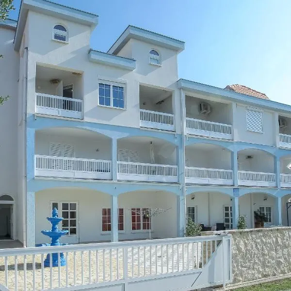 SENITA's Rooms & Apartments, hotel in Nin