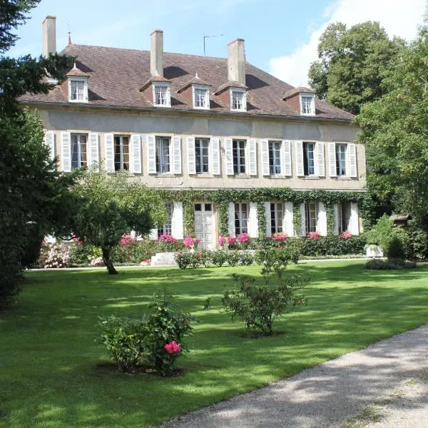 Chateau de Longeville, hotel in Saint-Sornin