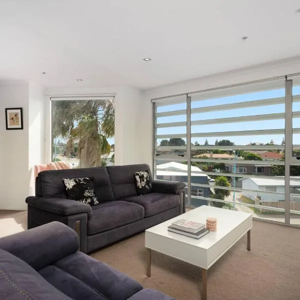 Awesome Downtown Location - park the car and walk to everything !, hotel in Mount Maunganui
