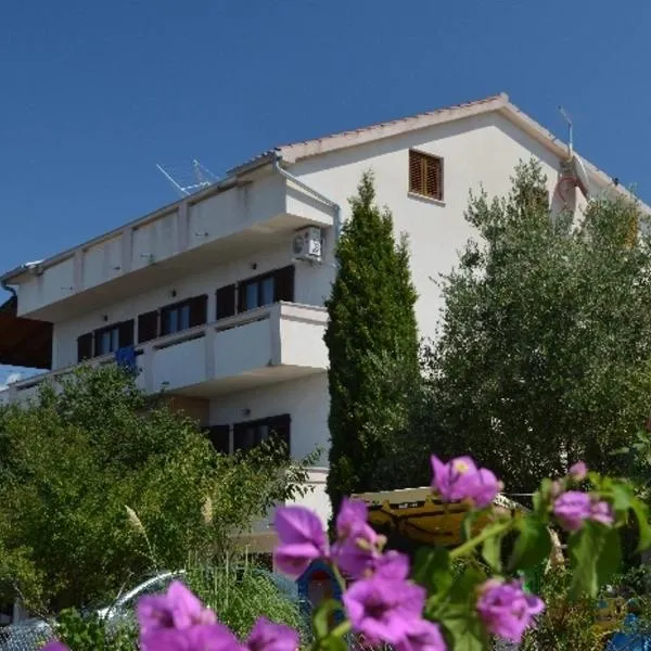 Apartments Josip, hotel v Lunu