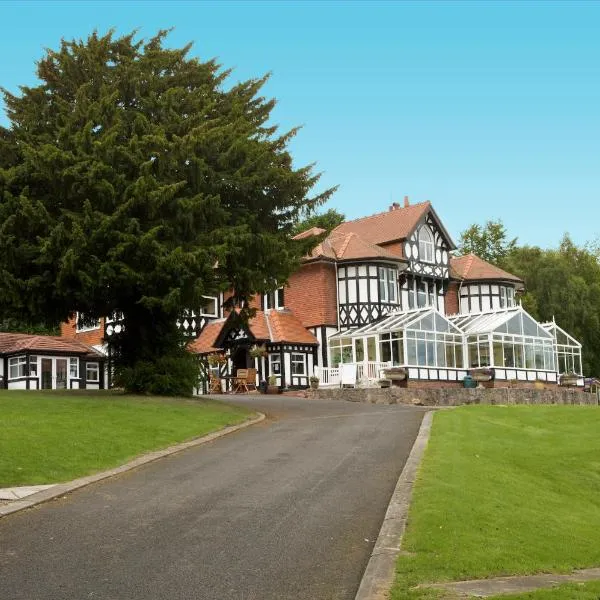 Lyons Woodlands Hall, hotel in Ruthin