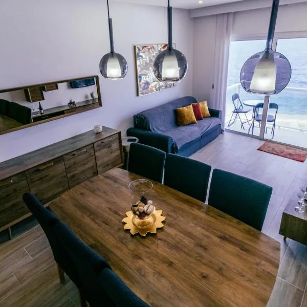 Seafront Apartment No 10 Marsalforn, Hotel in Marsalforn