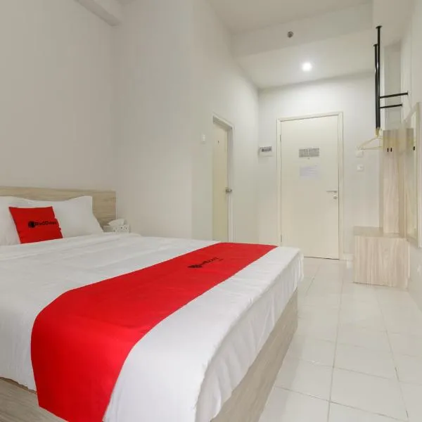 RedDoorz Apartment @ Dramaga Tower, hotel em Cibanteng