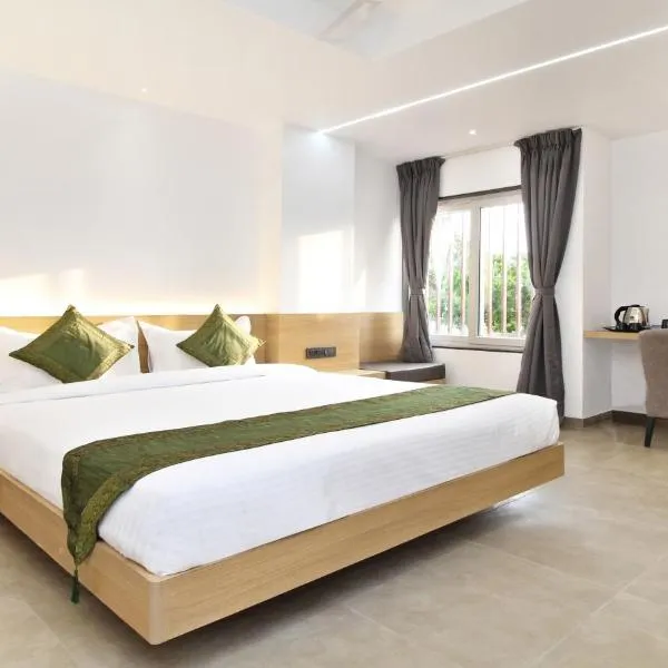 Treebo Trend City Inn Satara, hotel in Wanwas Wari