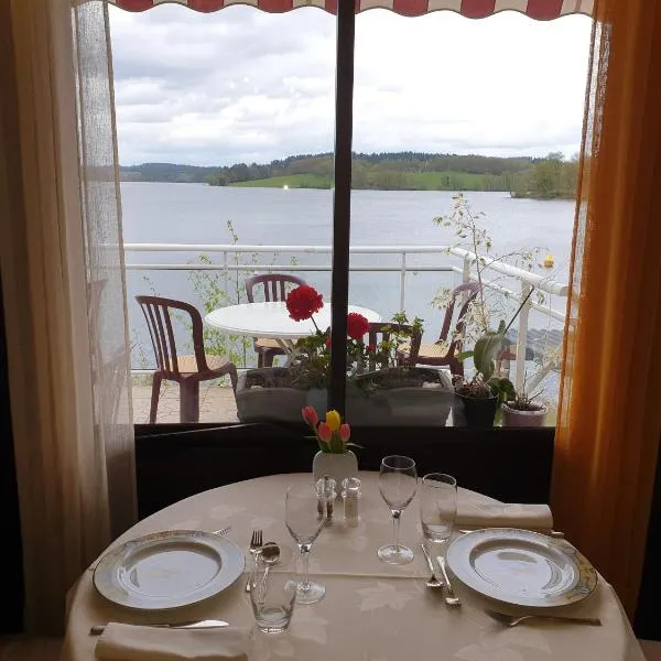 Hotel Restaurant La Caravelle, hotel v destinaci Peyrat-le-Château