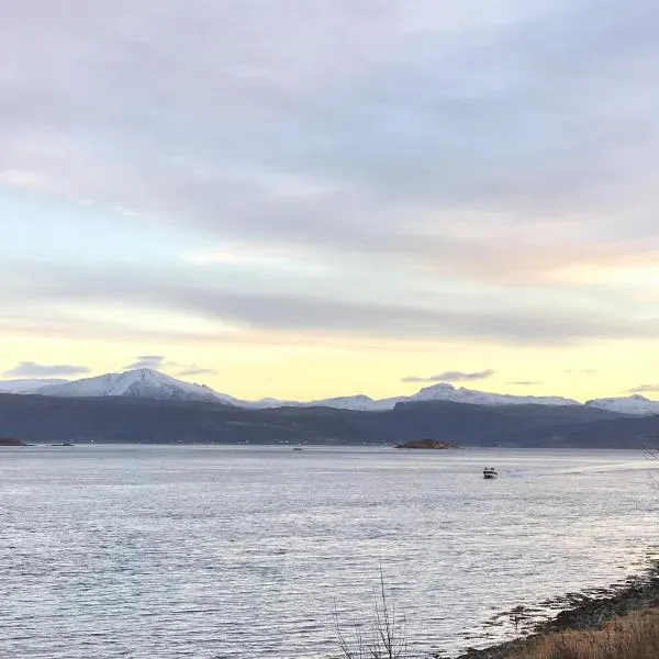 Kvaløya Lodge, hotel em Lanes
