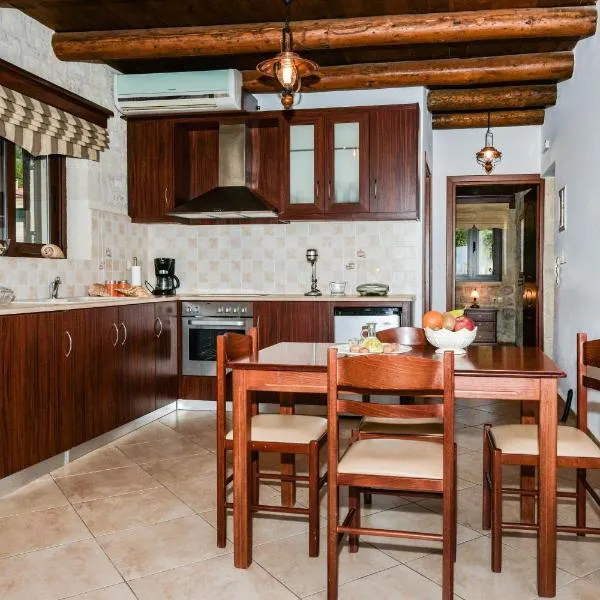 Ariadni Apartments, מלון בSfinárion