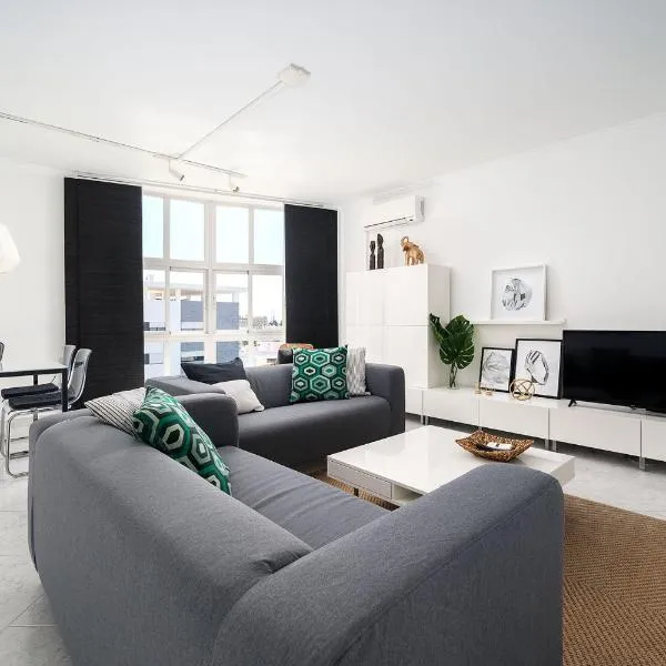 Beautiful Modern Apartment in Olhão, Algarve, hotel in Olhão